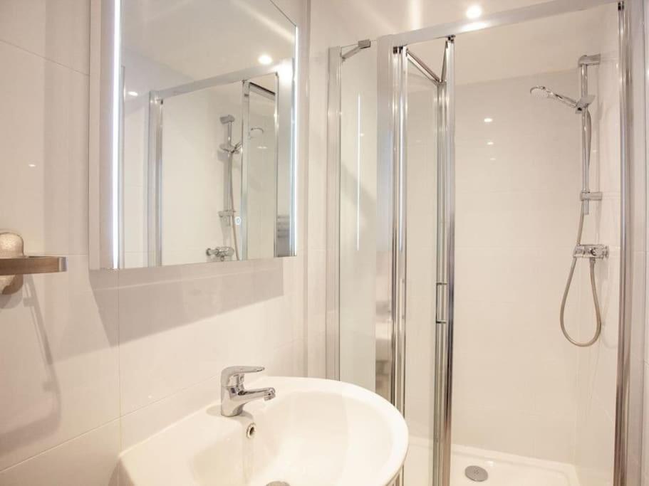 1 Perfectly Located Stylish, Comfortable Apartment سيدموث المظهر الخارجي الصورة